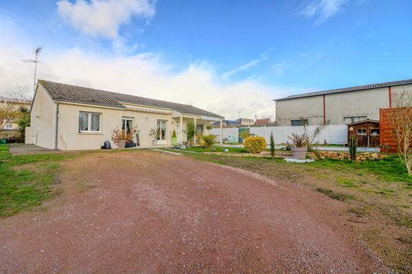 Maison Nevers, plain pied, 4 chambres, piscine, Jardin, double garage, 2H30 de Paris