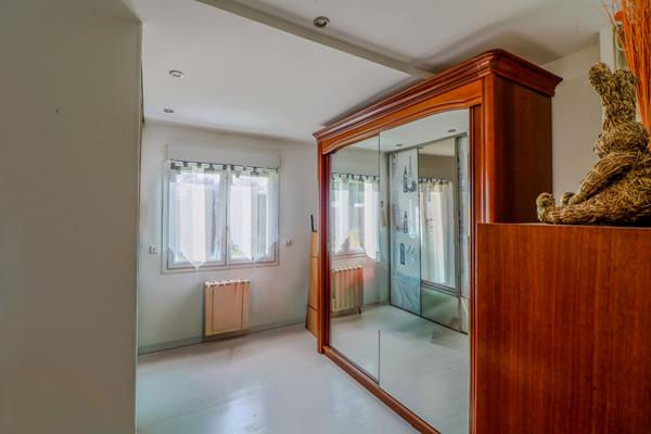 Maison Nevers, plain pied, 4 chambres, piscine, Jardin, double garage, 2H30 de Paris