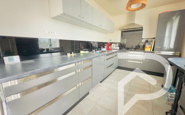 Maison à vendre    5 pièces •  Persan