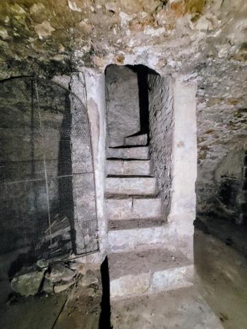 BRIGNOLES (VAR) - Bâtisse de 154m² avec garage