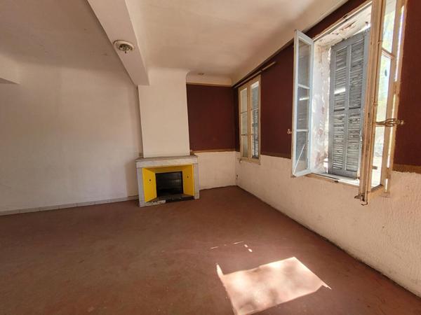 BRIGNOLES (VAR) - Bâtisse de 154m² avec garage