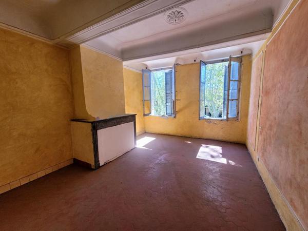 BRIGNOLES (VAR) - Bâtisse de 154m² avec garage