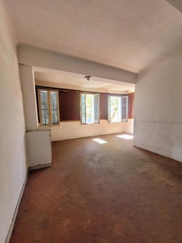 BRIGNOLES (VAR) - Bâtisse de 154m² avec garage