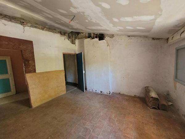 BRIGNOLES (VAR) - Bâtisse de 154m² avec garage