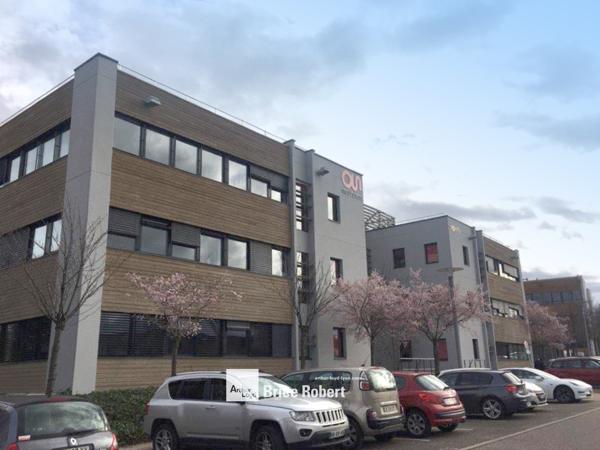 Bureaux à louer à Saint-Priest environnement verdoyant accès autoroute A43