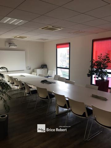 Bureaux à louer à Saint-Priest environnement verdoyant accès autoroute A43