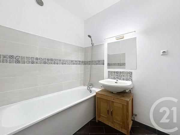 Appartement à vendre  4 pièces - 73,74 m 2   LE PETIT QUEVILLY  - 76