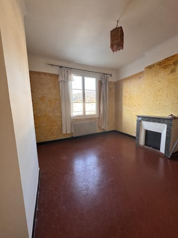 Draguignan (83300) Draguignan idéal investisseur - Fort potentiel de division - Appartement type 5/6 pièces