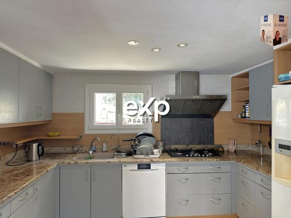 Exceptionnelle propriété de 366 m² composée de 4 habitations indépendantes avec piscine et jacuzzi à Pignans (83790).