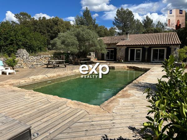 Exceptionnelle propriété de 366 m² composée de 4 habitations indépendantes avec piscine et jacuzzi à Pignans (83790).