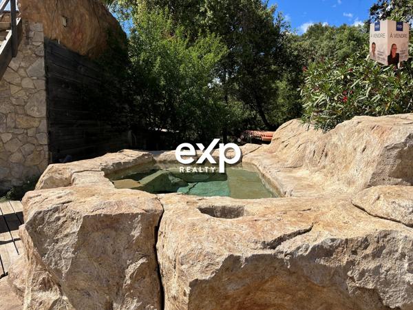 Exceptionnelle propriété de 366 m² composée de 4 habitations indépendantes avec piscine et jacuzzi à Pignans (83790).