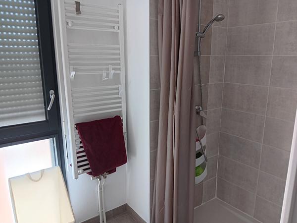 Résidence récente, proche commodités