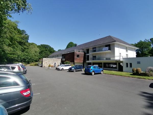 BAGNOLES DE L'ORNE (61140) , DANS UNE RESIDENCE SENIORS,  Station thermale,   appartement 1 pièce, 30  m2 environ, PRIX 75 000  honoraires 7,14% inclus à la charge de l'acquéreur soit 70 000  hors honoraires