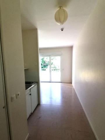 BAGNOLES DE L'ORNE (61140) , DANS UNE RESIDENCE SENIORS,  Station thermale,   appartement 1 pièce, 30  m2 environ, PRIX 75 000  honoraires 7,14% inclus à la charge de l'acquéreur soit 70 000  hors honoraires