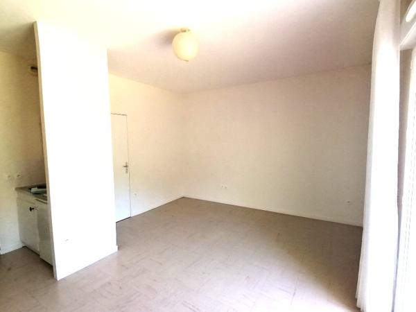 BAGNOLES DE L'ORNE (61140) , DANS UNE RESIDENCE SENIORS,  Station thermale,   appartement 1 pièce, 30  m2 environ, PRIX 75 000  honoraires 7,14% inclus à la charge de l'acquéreur soit 70 000  hors honoraires