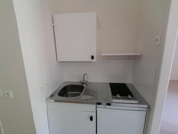 BAGNOLES DE L'ORNE (61140) , DANS UNE RESIDENCE SENIORS,  Station thermale,   appartement 1 pièce, 30  m2 environ, PRIX 75 000  honoraires 7,14% inclus à la charge de l'acquéreur soit 70 000  hors honoraires