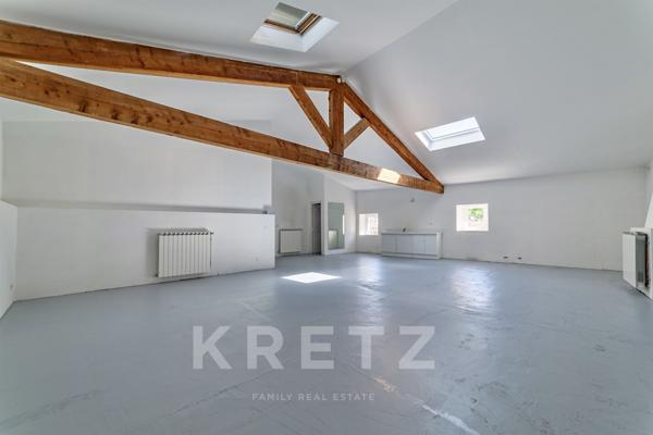 Ancien chateau du XIe siècle avec jardin au coeur du village