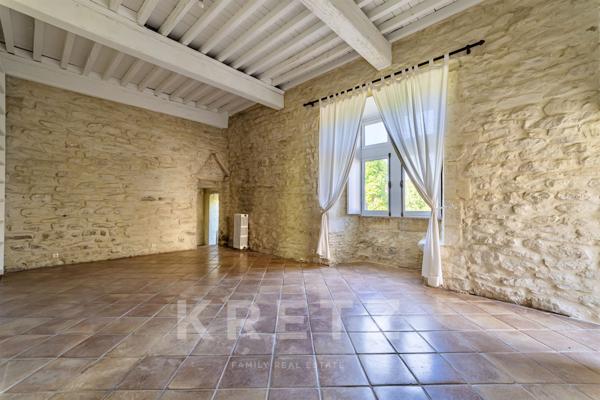 Ancien chateau du XIe siècle avec jardin au coeur du village