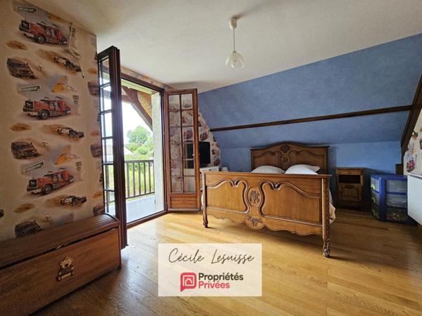 Pavillon viable de plain-pied, sur sous-sol complet - Garages 3 voitures!