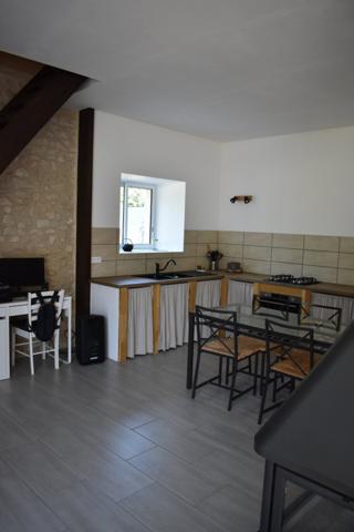 PROPRIETE DE CHARME ACCES DIRECT RIVIERE PROCHE DE PERIGUEUX
