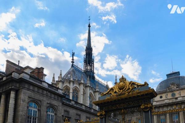PARIS 04 / ÎLE DE LA CITÉ - APPARTEMENT HAUSSMANNIEN AVEC BALCON ET VUES + CAVE