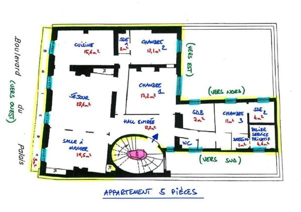 PARIS 04 / ÎLE DE LA CITÉ - APPARTEMENT HAUSSMANNIEN AVEC BALCON ET VUES + CAVE