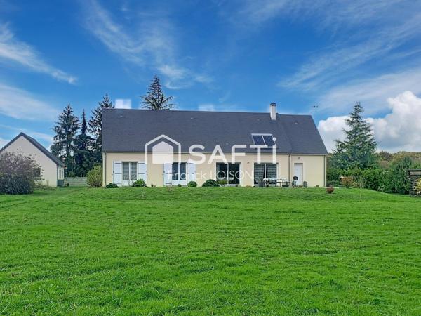 Pour les amoureux d’espace et de verdure : maison de 2017 sur 9 350 m² de terrain.