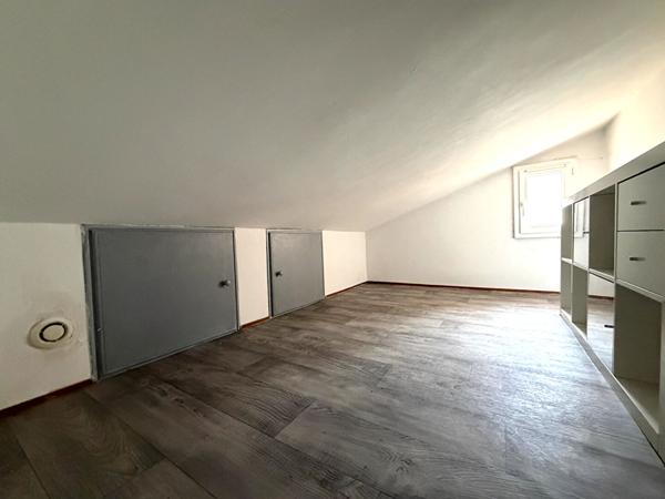 Beaucoup de potentiel pour cette maison idéalement située !