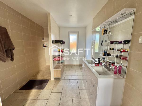 ENSEMBLE DE DEUX MAISONS A FINIR DE RÉNOVER AUX PORTES DE MELLE