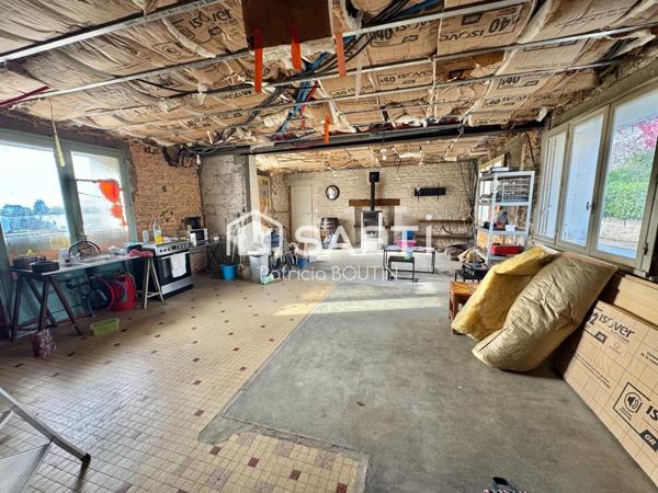 ENSEMBLE DE DEUX MAISONS A FINIR DE RÉNOVER AUX PORTES DE MELLE