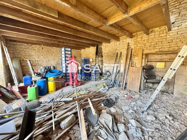 ENSEMBLE DE DEUX MAISONS A FINIR DE RÉNOVER AUX PORTES DE MELLE