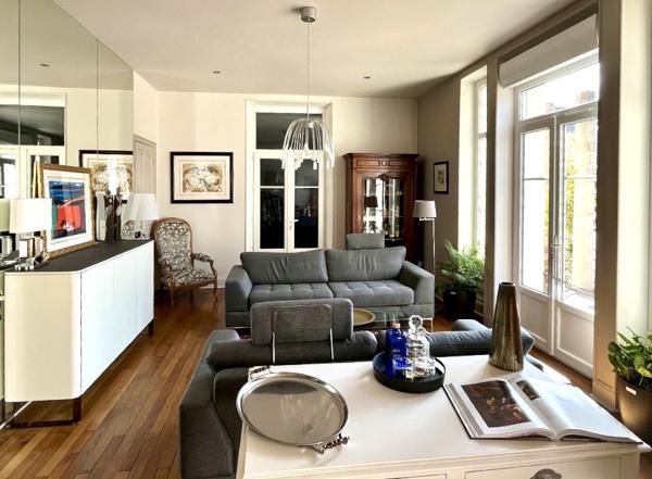 Loriol-sur-Drôme (26270) Maison de maître 1907 - centre Loriol-sur-Drôme - 330 m² - terrain 1 400 m² - piscine – terrasse 60 m² - stati