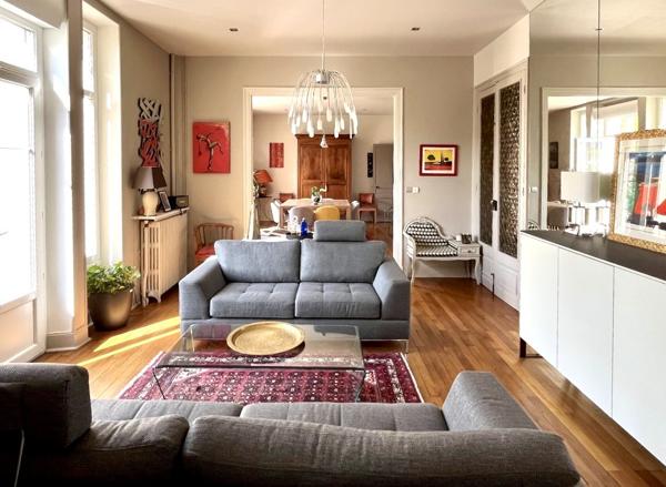 Loriol-sur-Drôme (26270) Maison de maître 1907 - centre Loriol-sur-Drôme - 330 m² - terrain 1 400 m² - piscine – terrasse 60 m² - stati