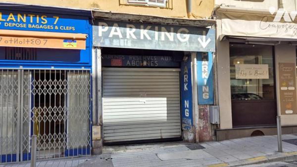 Gubernatis / Proche Vieille Ville – Deux emplacements de stationnement.