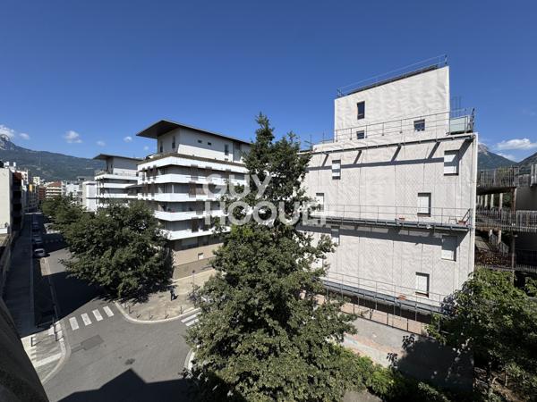 Grenoble – Idéal investisseur : Appartement T2 vendu loué avec cave, possibilité garage