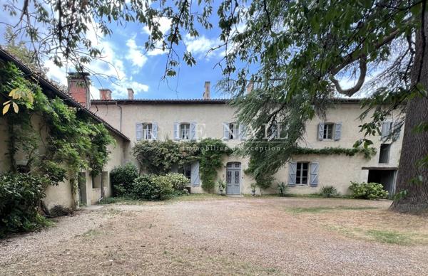 Authentique logis du XVIIIe siècle dans la Vallée du son en Charente