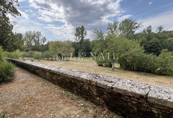 Authentique logis du XVIIIe siècle dans la Vallée du son en Charente