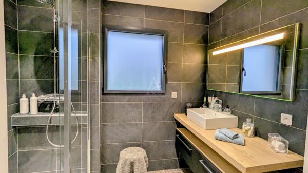 Villa contemporaine haut de gamme – 252 m² –Terrain 3 298 m²