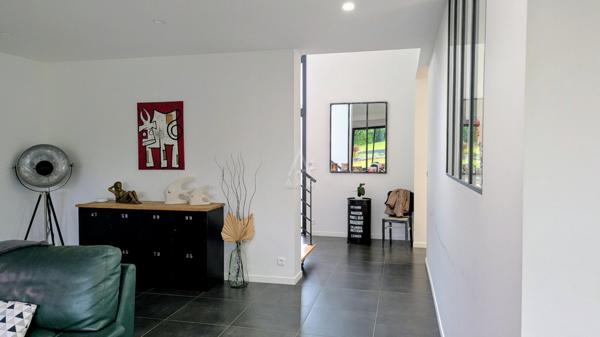 Villa contemporaine haut de gamme – 252 m² –Terrain 3 298 m²