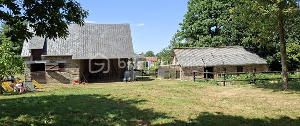 Propriété équestre de caractère – Maison en pierre de 208 m² avec installations complètes sur un terrain clos de 10 414 m²
Amoureux des chevaux et de la nature, découvrez cette magnifique propriété alliant charme, espace et fonctionnalité.

Cette authentique maison en pierre d'environ 190 m² offre de beaux volumes, une belle luminosité et un agencement idéal pour une vie de famille.
Au rez-de-chaussée, vous découvrirez une superbe pièce de vie de 65 m², baignée de lumière, comprenant une cuisine aménagée et équipée ouverte sur la salle à manger et le salon. Cet espace chaleureux est agrémenté d'un poêle à bois, suite parentale de 20 m², buanderie de 20 m² ainsi qu'un WC indépendant complètent ce niveau.
Au premier étage, un vaste dégagement dessert trois belles chambres, dont une avec sa salle d'eau privative, une spacieuse salle de bains de 10 m² équipée d'une baignoire et d'une douche, un WC indépendant, grenier aménageable.
Au deuxième étage, sous les combles, deux belles chambres viennent compléter l'ensemble.

À l'extérieur, les passionnés d'équitation seront séduits par des installations équestres de qualité comprenant :
- un manège couvert d'environ 420 m² 
- 6 boxes/sellerie avec mezzanine 
- une carrière d'environ 2 500 m² 
- deux dépendances offrant de nombreuses possibilités de stockage ou d'aménagement.

L'ensemble est implanté sur un magnifique terrain clos et paysagé de 10 414 m², soigneusement entretenu. 

Les atouts
Maison en pierre de caractère d'environ 208 m2
6 chambres
Pièce de vie de 65 m² avec cuisine ouverte et poêle à bois.
Suite parentale au rez-de-chaussée
Maison économe en énergie avec un classement en C au DPE
Installations équestres  
Etat irréprochable 
Cadre de vie privilégié 
A proximité : chemins de bocage qui mènent vers la Butte de Grosmont et la vallée de la Vire (réseau de chemins creux, de pistes agricoles et de passages boisés). 

Situation géographique : 
- 4 minutes d'un bourg toutes commodités (écoles/commerces/pôle santé/pharmacie) - LA GRAVERIE 14350, 
- 6 km de VIRE 14500 (gare SNCF - PARIS/GRANVILLE), 10 de l'autoroute (A84 - CAEN/RENNES), 30 de ST LO 50000,
- 45 minutes de CAEN, 55 de GRANVILLE, 
- PARIS à 280 km

Une propriété rare, idéale pour une famille, des cavaliers ou le développement d'une activité équestre, alliant le charme de l'ancien à des équipements de qualité dans un cadre de vie privilégié.
Un bien d'exception à découvrir sans tarder !