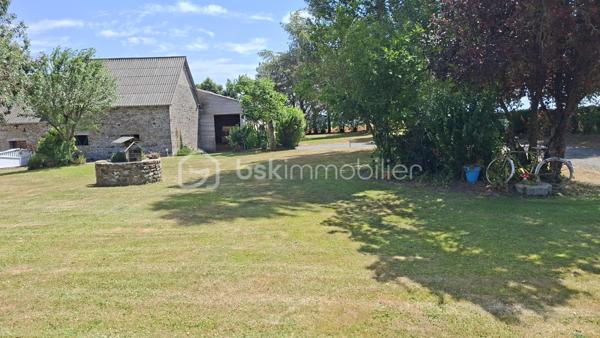 Propriété équestre de caractère – Maison en pierre de 208 m² avec installations complètes sur un terrain clos de 10 414 m²
Amoureux des chevaux et de la nature, découvrez cette magnifique propriété alliant charme, espace et fonctionnalité.

Cette authentique maison en pierre d'environ 190 m² offre de beaux volumes, une belle luminosité et un agencement idéal pour une vie de famille.
Au rez-de-chaussée, vous découvrirez une superbe pièce de vie de 65 m², baignée de lumière, comprenant une cuisine aménagée et équipée ouverte sur la salle à manger et le salon. Cet espace chaleureux est agrémenté d'un poêle à bois, suite parentale de 20 m², buanderie de 20 m² ainsi qu'un WC indépendant complètent ce niveau.
Au premier étage, un vaste dégagement dessert trois belles chambres, dont une avec sa salle d'eau privative, une spacieuse salle de bains de 10 m² équipée d'une baignoire et d'une douche, un WC indépendant, grenier aménageable.
Au deuxième étage, sous les combles, deux belles chambres viennent compléter l'ensemble.

À l'extérieur, les passionnés d'équitation seront séduits par des installations équestres de qualité comprenant :
- un manège couvert d'environ 420 m² 
- 6 boxes/sellerie avec mezzanine 
- une carrière d'environ 2 500 m² 
- deux dépendances offrant de nombreuses possibilités de stockage ou d'aménagement.

L'ensemble est implanté sur un magnifique terrain clos et paysagé de 10 414 m², soigneusement entretenu. 

Les atouts
Maison en pierre de caractère d'environ 208 m2
6 chambres
Pièce de vie de 65 m² avec cuisine ouverte et poêle à bois.
Suite parentale au rez-de-chaussée
Maison économe en énergie avec un classement en C au DPE
Installations équestres  
Etat irréprochable 
Cadre de vie privilégié 
A proximité : chemins de bocage qui mènent vers la Butte de Grosmont et la vallée de la Vire (réseau de chemins creux, de pistes agricoles et de passages boisés). 

Situation géographique : 
- 4 minutes d'un bourg toutes commodités (écoles/commerces/pôle santé/pharmacie) - LA GRAVERIE 14350, 
- 6 km de VIRE 14500 (gare SNCF - PARIS/GRANVILLE), 10 de l'autoroute (A84 - CAEN/RENNES), 30 de ST LO 50000,
- 45 minutes de CAEN, 55 de GRANVILLE, 
- PARIS à 280 km

Une propriété rare, idéale pour une famille, des cavaliers ou le développement d'une activité équestre, alliant le charme de l'ancien à des équipements de qualité dans un cadre de vie privilégié.
Un bien d'exception à découvrir sans tarder !