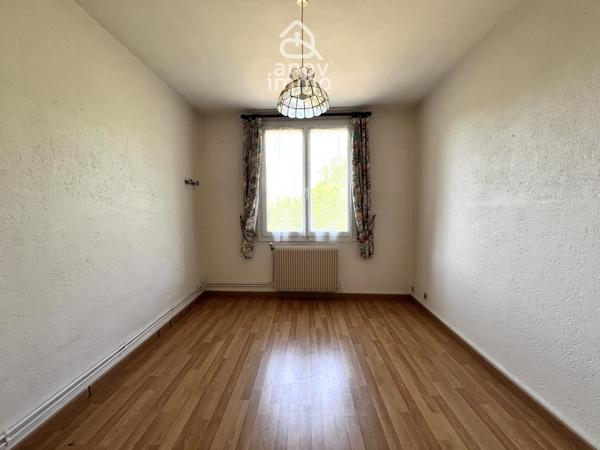 Maison
                                                                                                                                                                                                                                                                                                                        6 pièce(s)                                                                                                                                                                                                          3 chambre(s)                                                                                                                                                                                                          130  m²