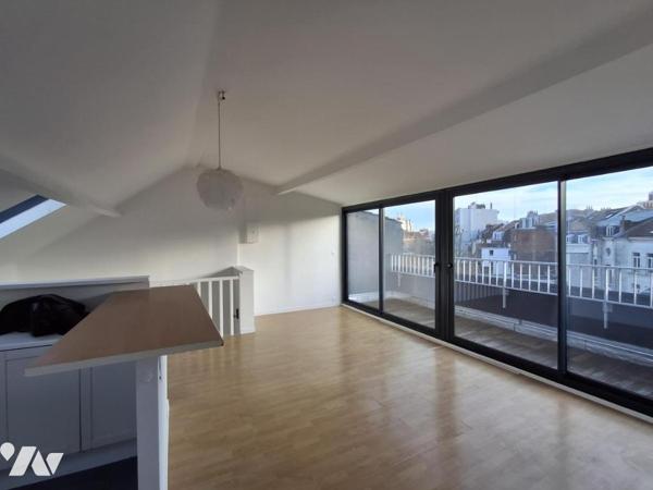 LILLE REPUBLIQUE TYPE 2BIS dernier étage avec BALCON terrasse de 7m² expo SUD  