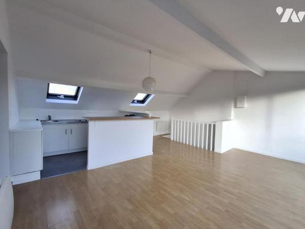 LILLE REPUBLIQUE TYPE 2BIS dernier étage avec BALCON terrasse de 7m² expo SUD  