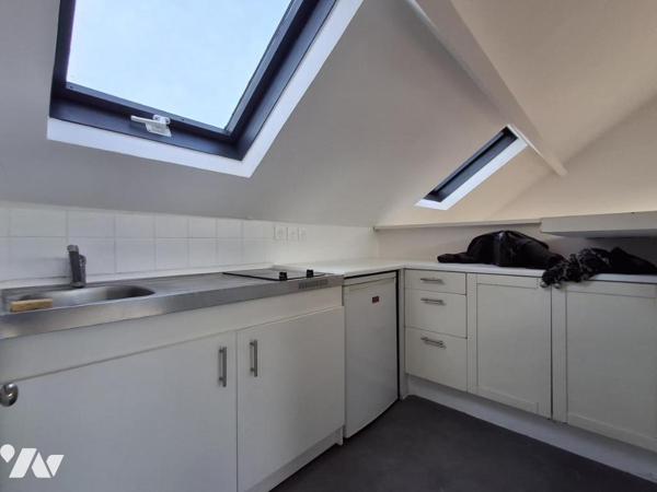 LILLE REPUBLIQUE TYPE 2BIS dernier étage avec BALCON terrasse de 7m² expo SUD  