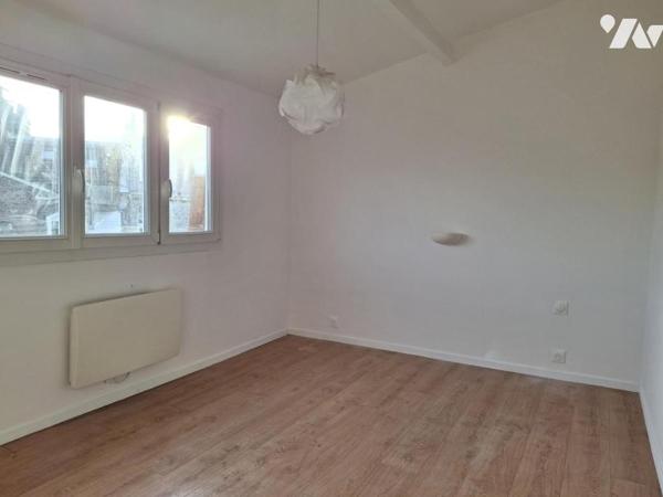 LILLE REPUBLIQUE TYPE 2BIS dernier étage avec BALCON terrasse de 7m² expo SUD  