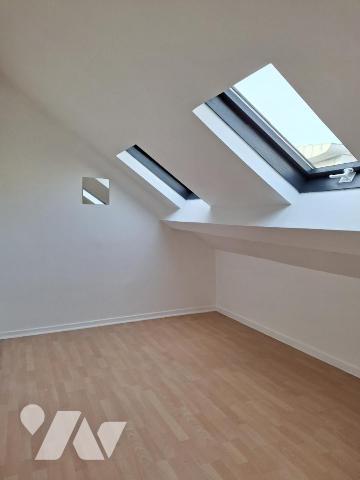 LILLE REPUBLIQUE TYPE 2BIS dernier étage avec BALCON terrasse de 7m² expo SUD  