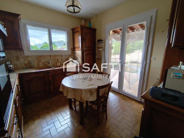 Maison 3 chambres, double garage et jardin – prête à vivre !