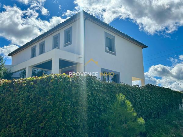 Salon-de-Provence (13300) Maison contemporaine familiale de 161m2 - quartier Val de Cuech - vue imprenable