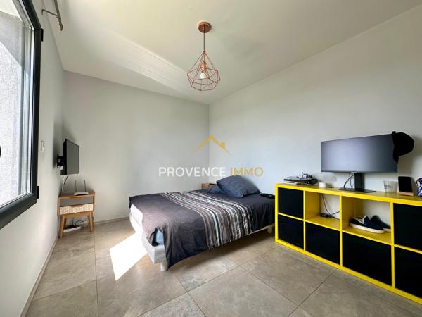 Salon-de-Provence (13300) Maison contemporaine familiale de 161m2 - quartier Val de Cuech - vue imprenable